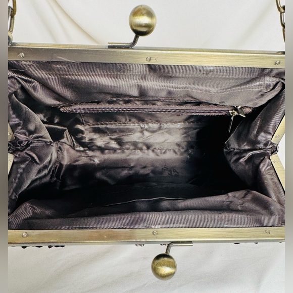 Vintage Style Handbag with kiss lock - Picture 8 of 11